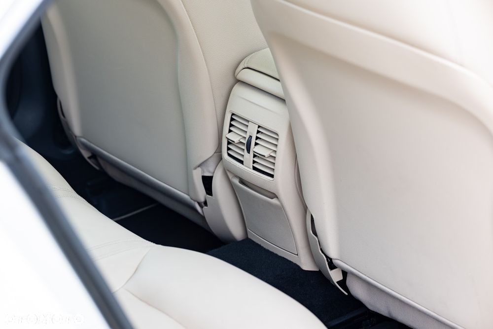Mercedes-Benz CLA 250 7G-DCT - 24