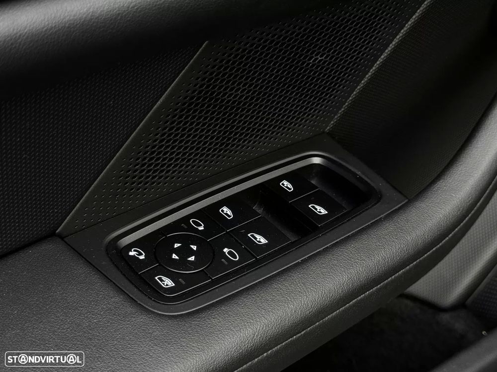 Porsche Taycan 4 - 30