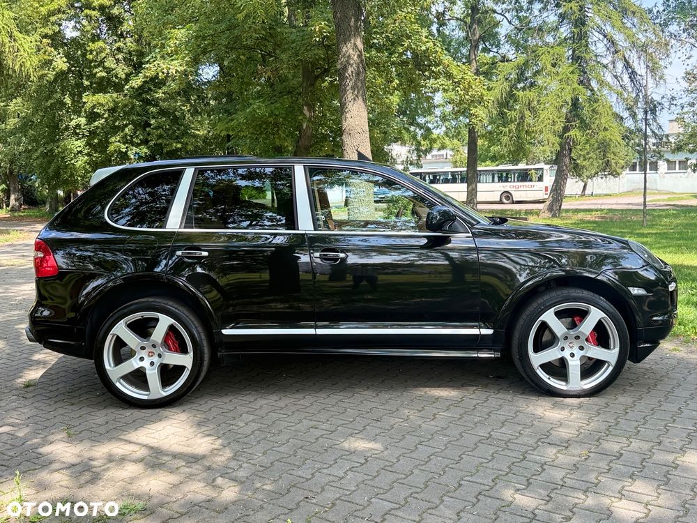 Porsche Cayenne Turbo S - 12