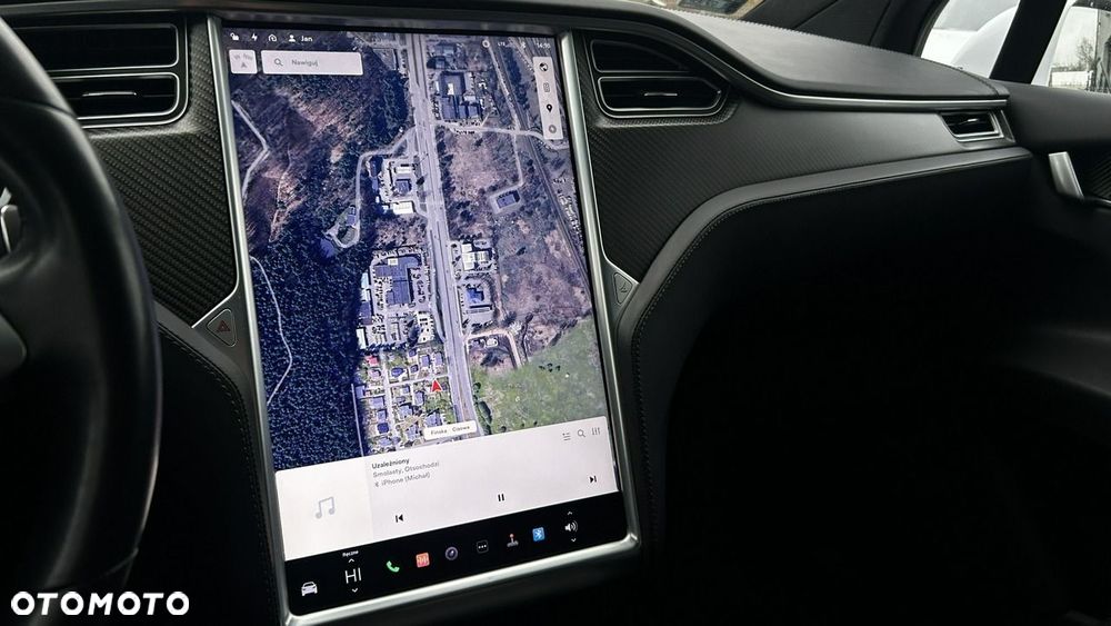 Tesla Model X - 18