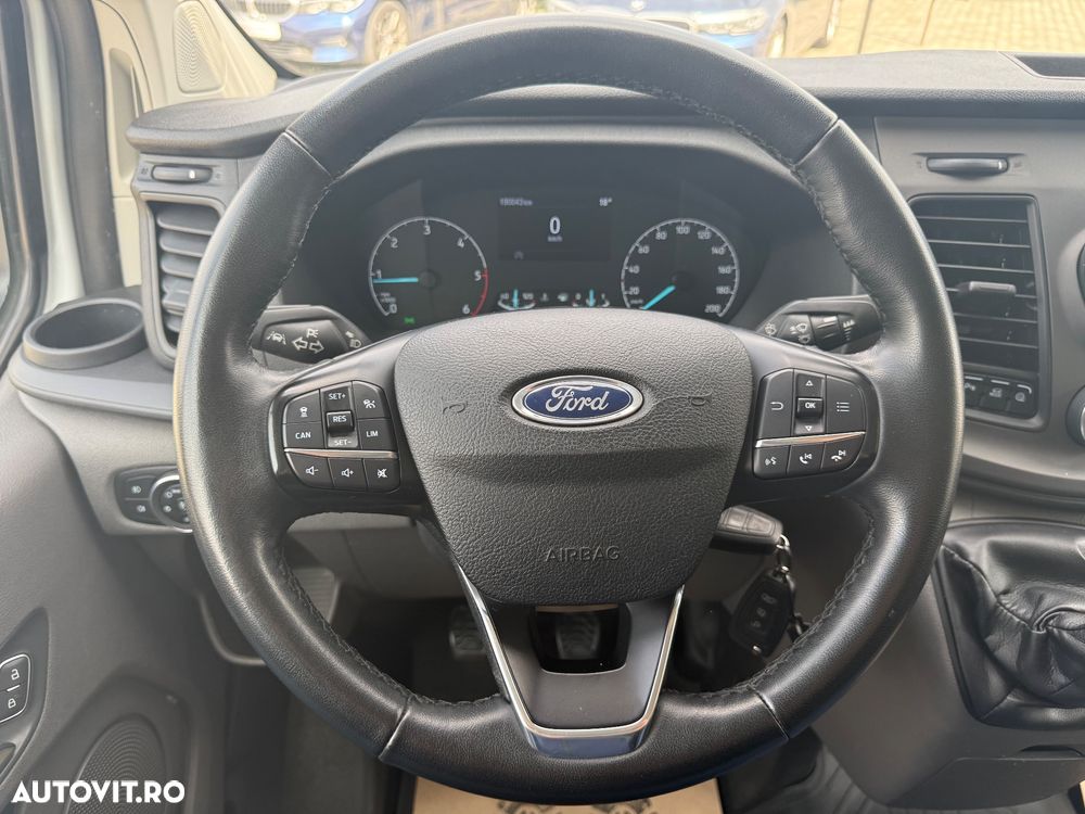 Ford TRANSIT CUSTOM - 12