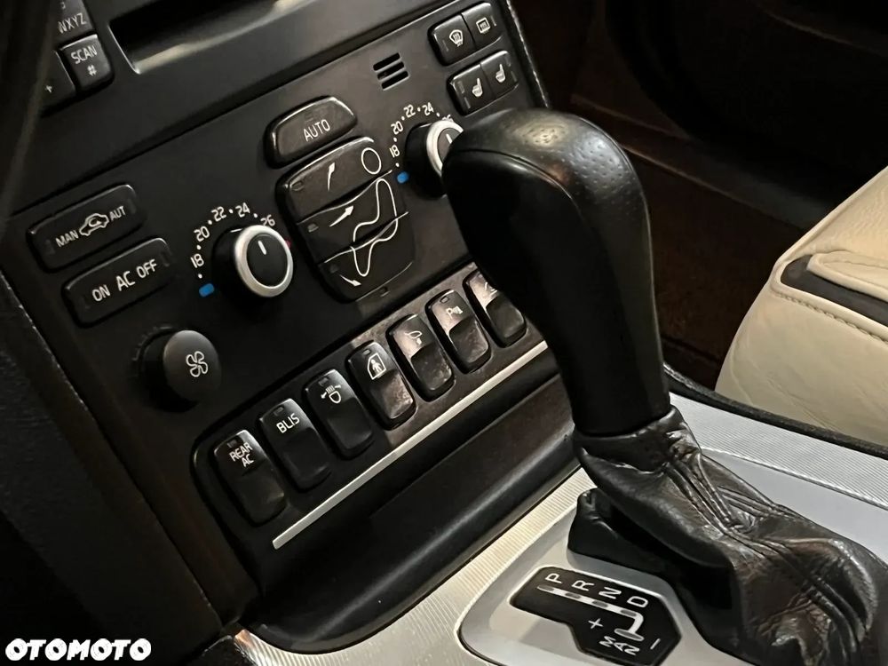 Volvo XC 90 D5 AWD R-Design - 11