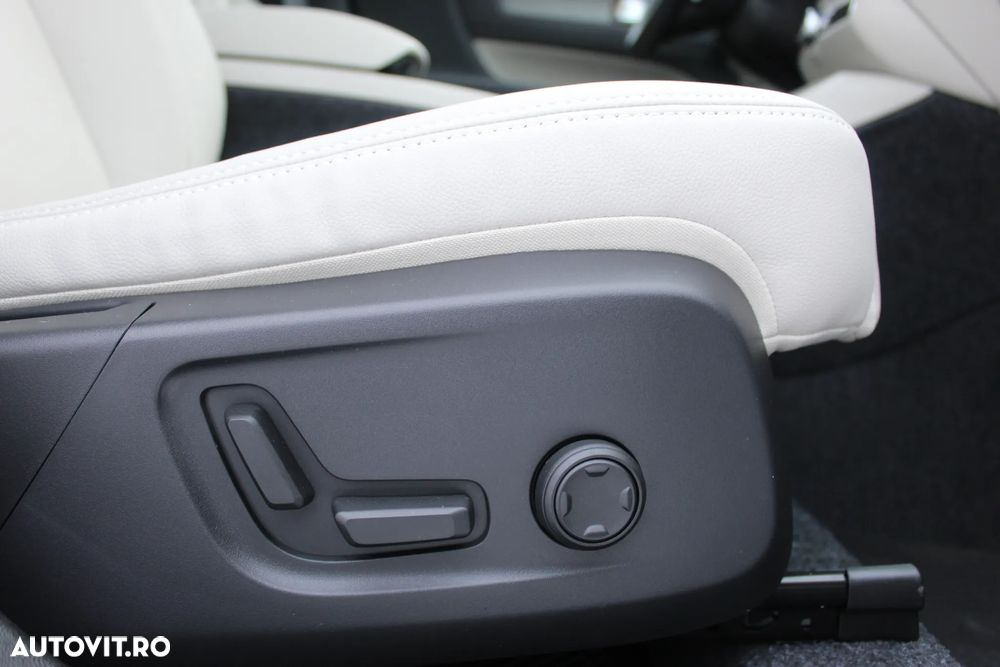 Volvo XC 40 B4 AT FWD MHEV Ultimate Dark - 40