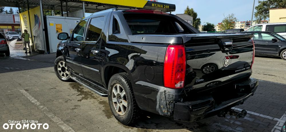 Cadillac Escalade - 1