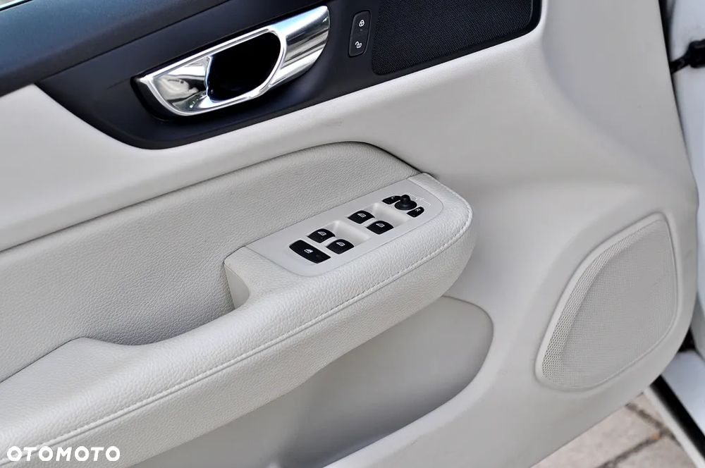 Volvo V60 D4 Inscription - 35