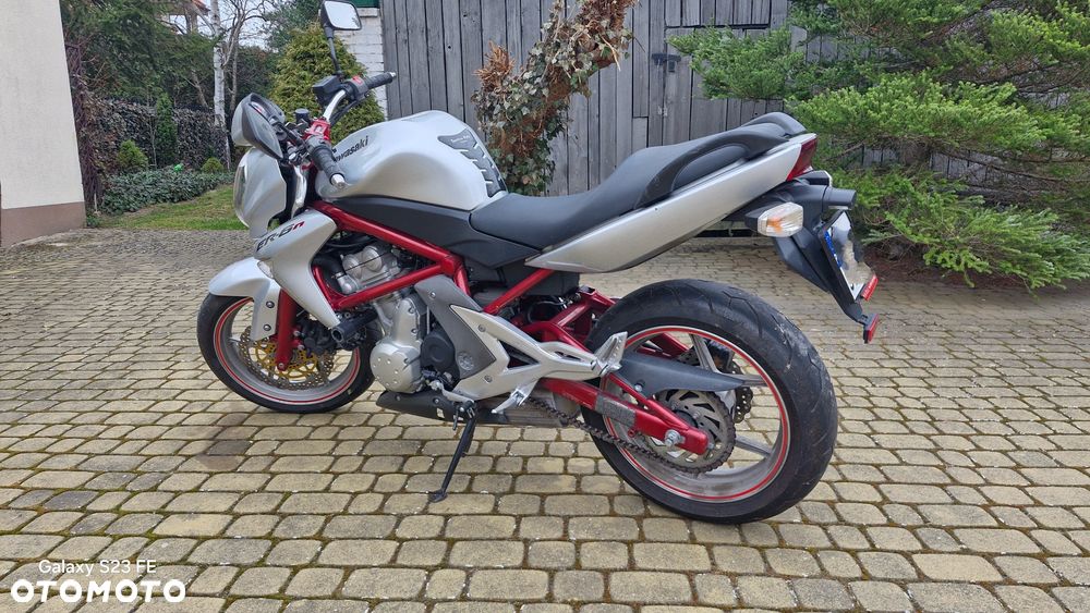 Kawasaki ER - 8