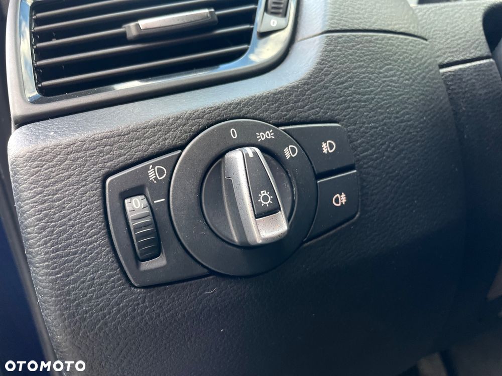 BMW X1 sDrive18d xLine - 28