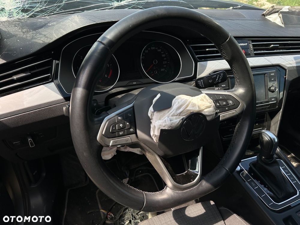 Volkswagen Passat Variant 2.0 TDI EVO Essence DSG - 11