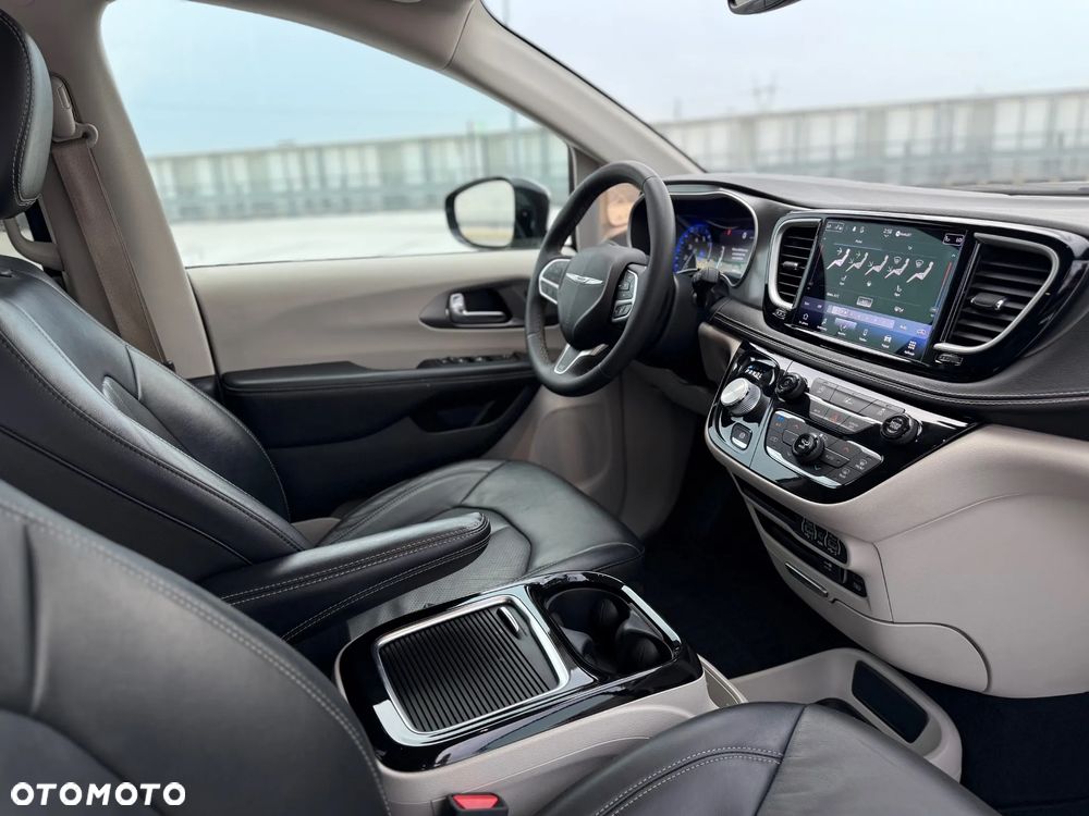 Chrysler Pacifica - 27