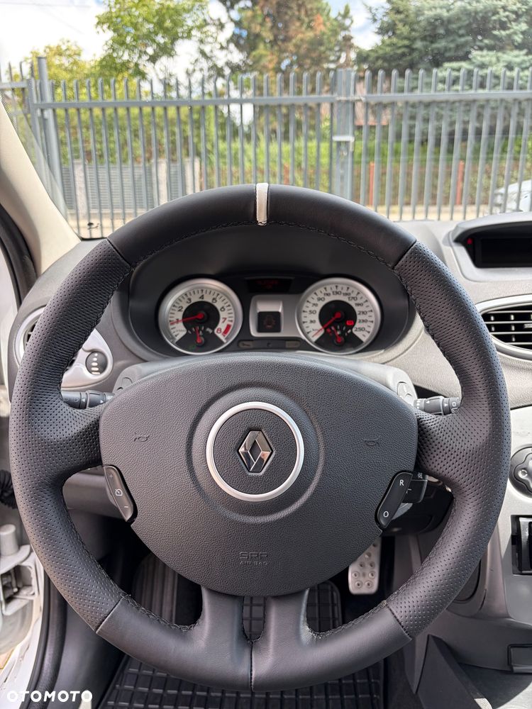 Renault Clio 1.6 16V 130 GT - 12