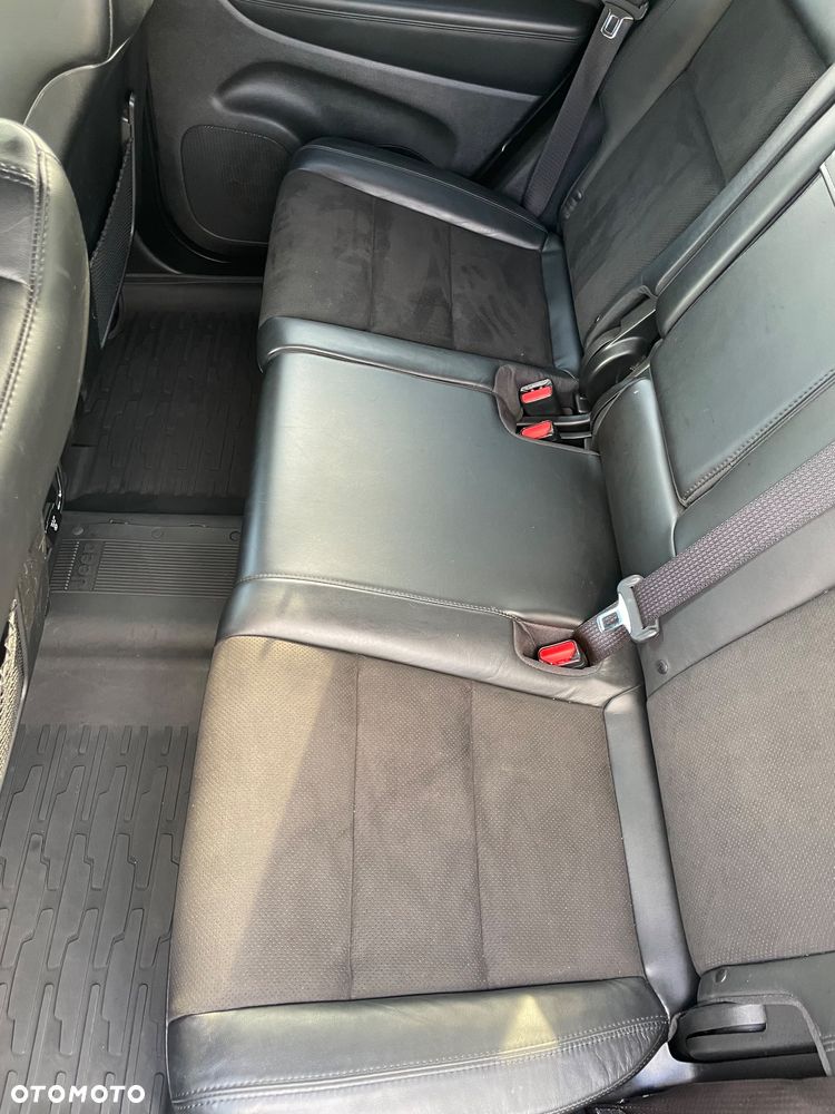 Jeep Grand Cherokee - 16