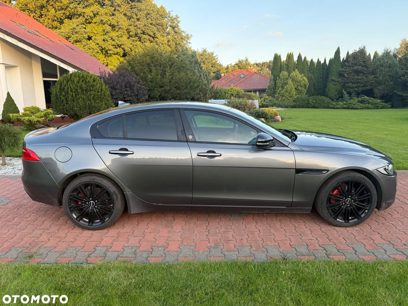 Jaguar XE 2.0 D R-Sport - 5