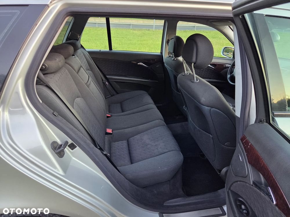 Mercedes-Benz Klasa E 220 CDI T Classic - 12
