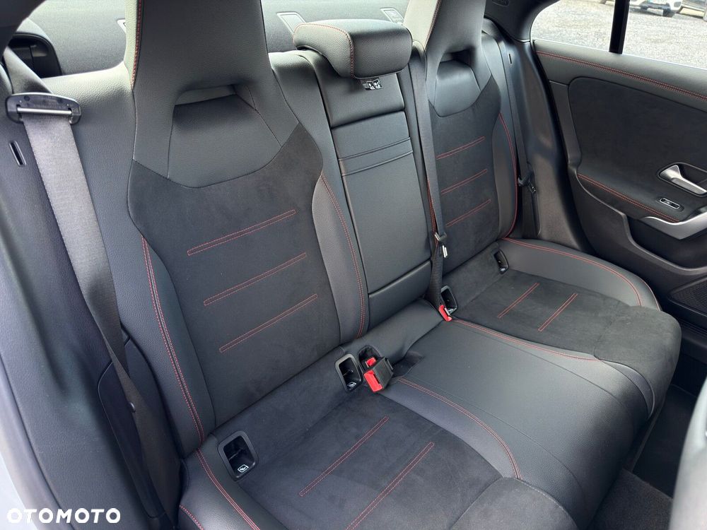 Mercedes-Benz CLA 200 AMG Line 7G-DCT - 28