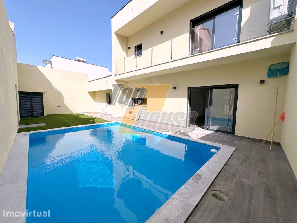 Moradia Geminada T4 Charneca de Caparica - Grande imagem: 2/23