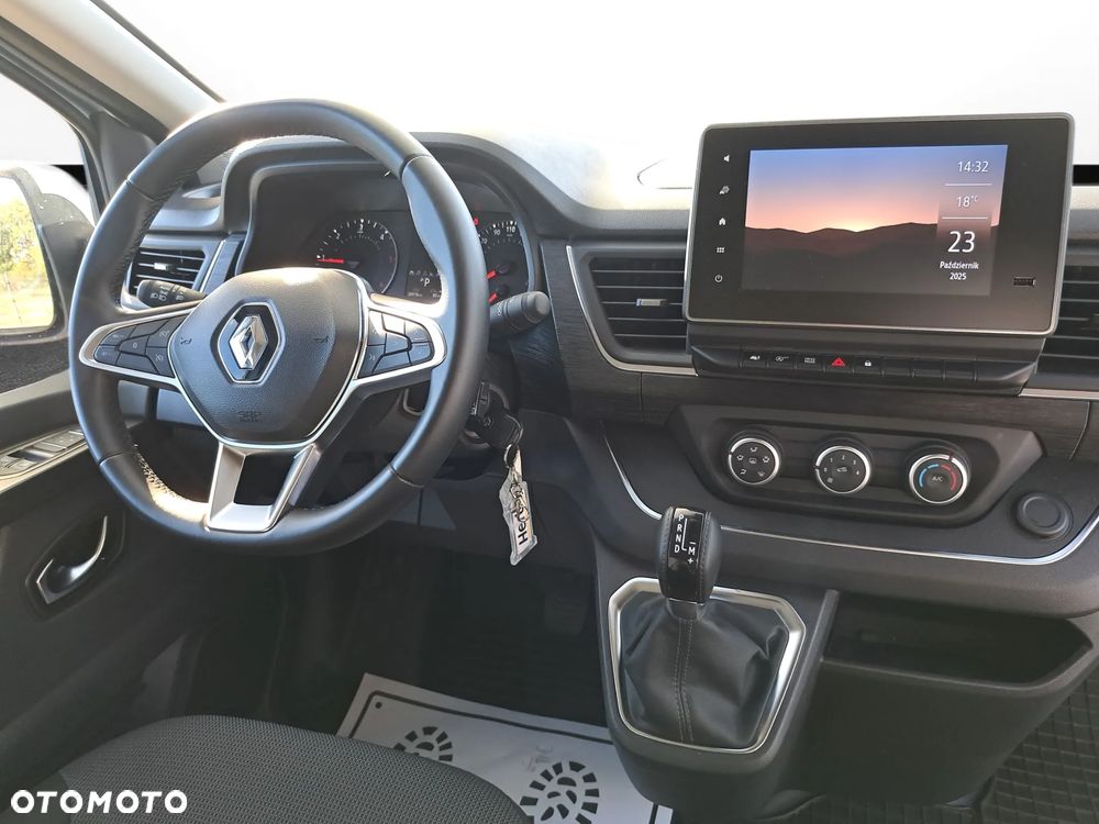 Renault Trafic BUS - 12