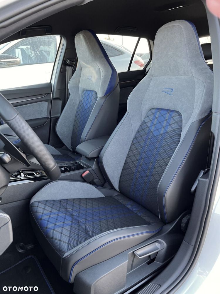 Volkswagen Golf - 8