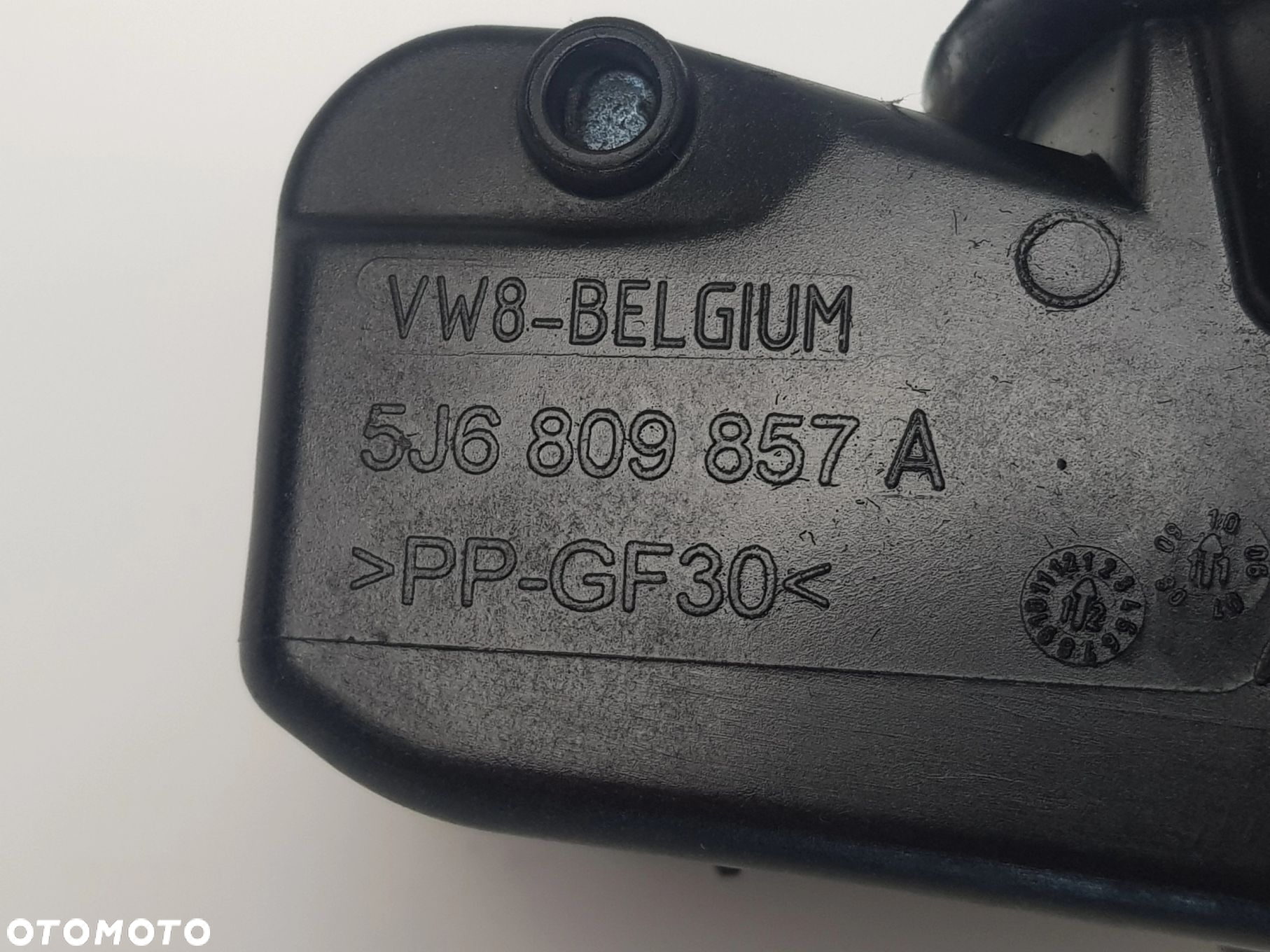 Klapka wlewu paliwa Skoda Fabia II Błękitna 5J6809857A - 5