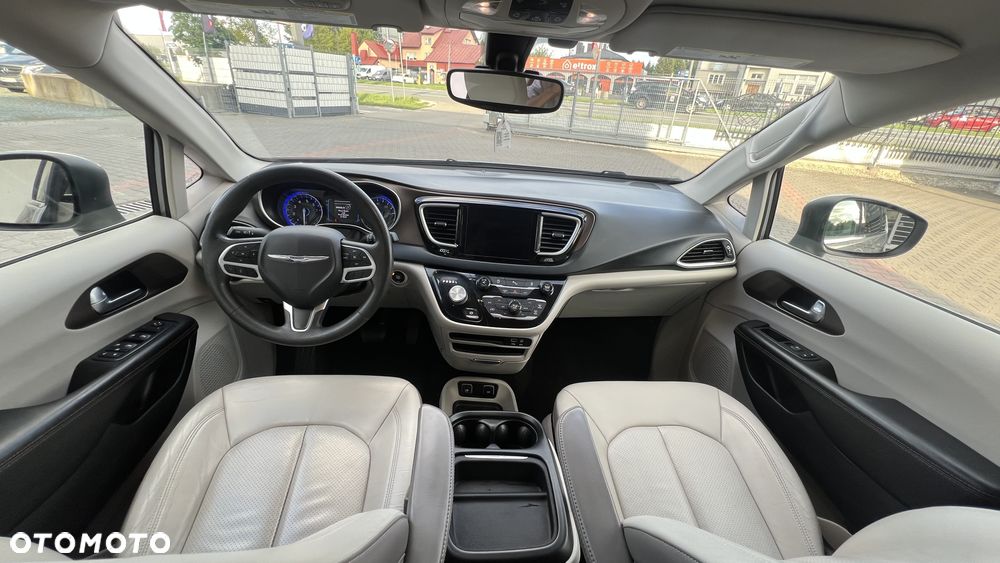 Chrysler Pacifica - 13