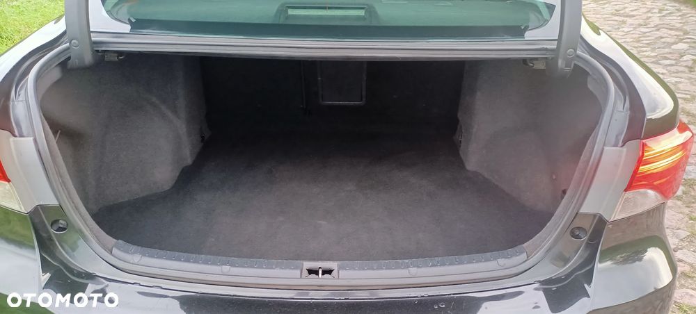 Toyota Avensis 1.8 Premium - 8