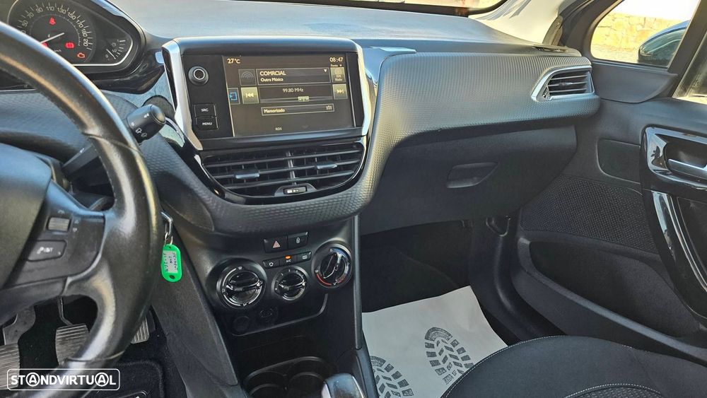 Peugeot 208 1.2 VTi SE Style - 10