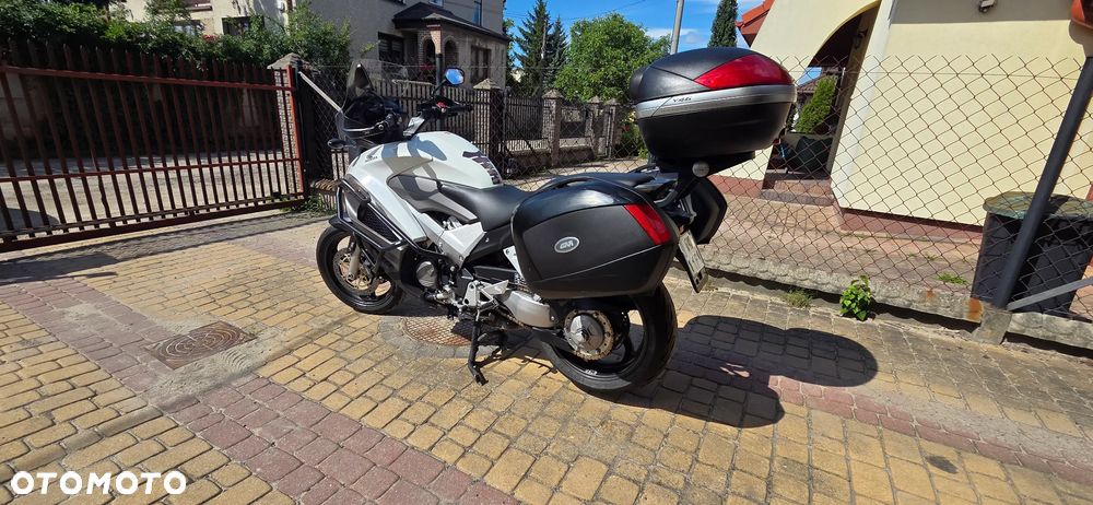 Honda VFR - 14