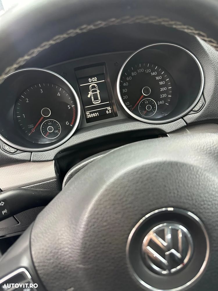 Volkswagen Golf 1.6 TDI DPF Highline - 9