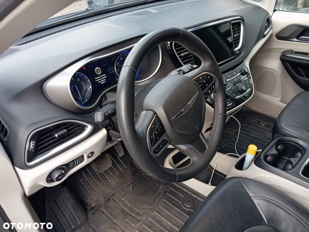 Chrysler Pacifica - 21
