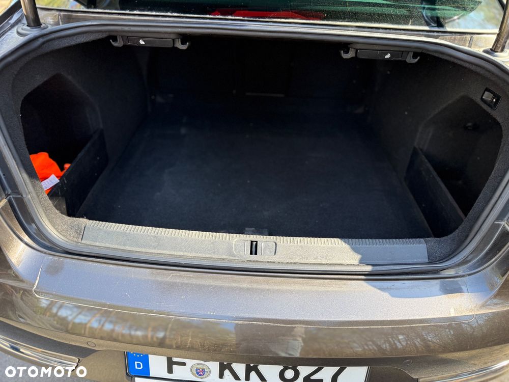 Volkswagen Passat 2.0 TDI DPF Comfortline - 13