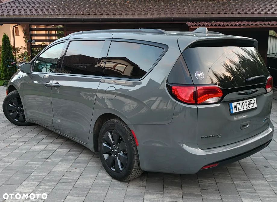 Chrysler Pacifica - 4