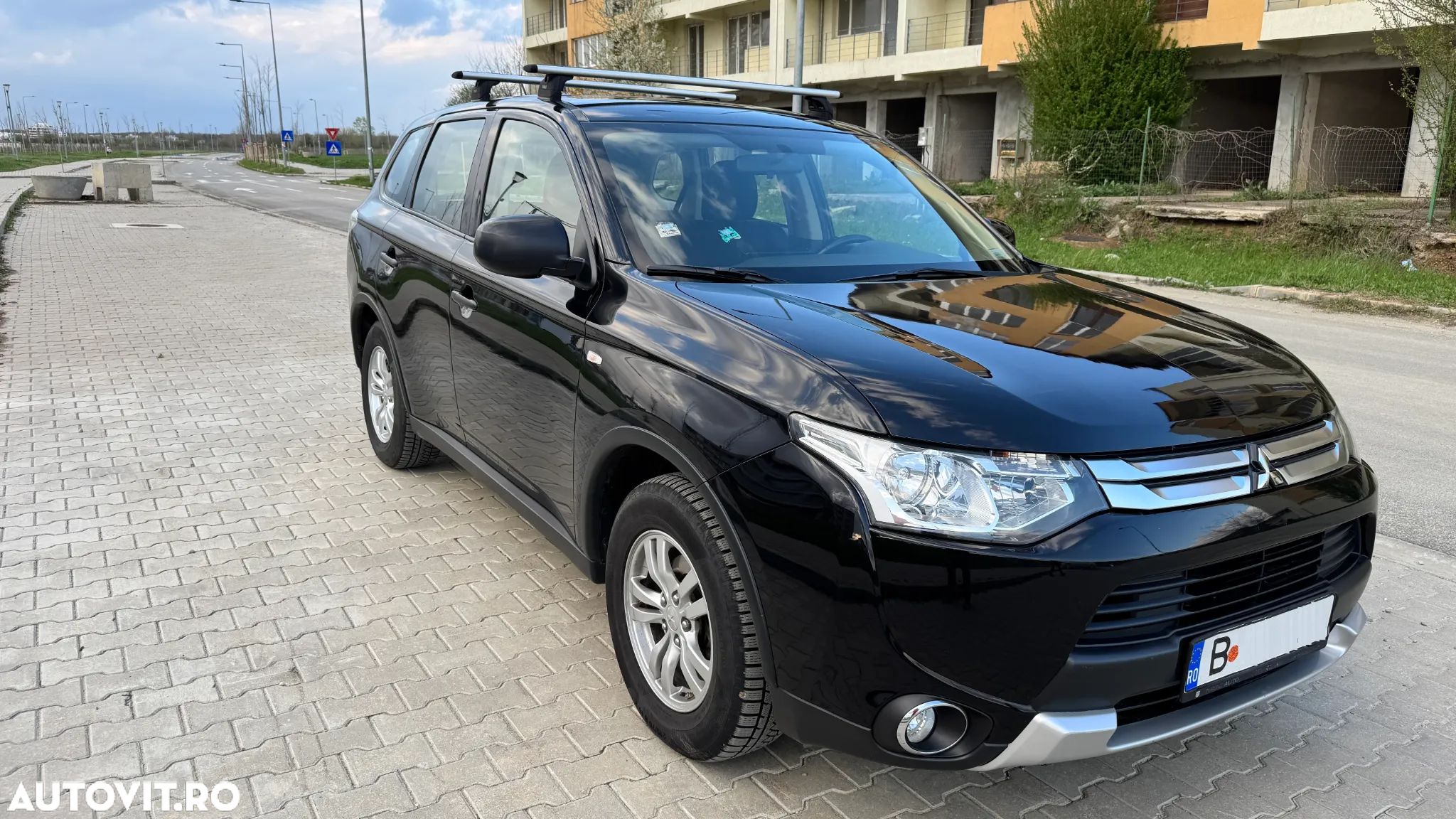Mitsubishi Outlander - 1