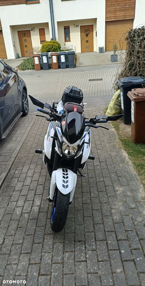Suzuki GSX - 6
