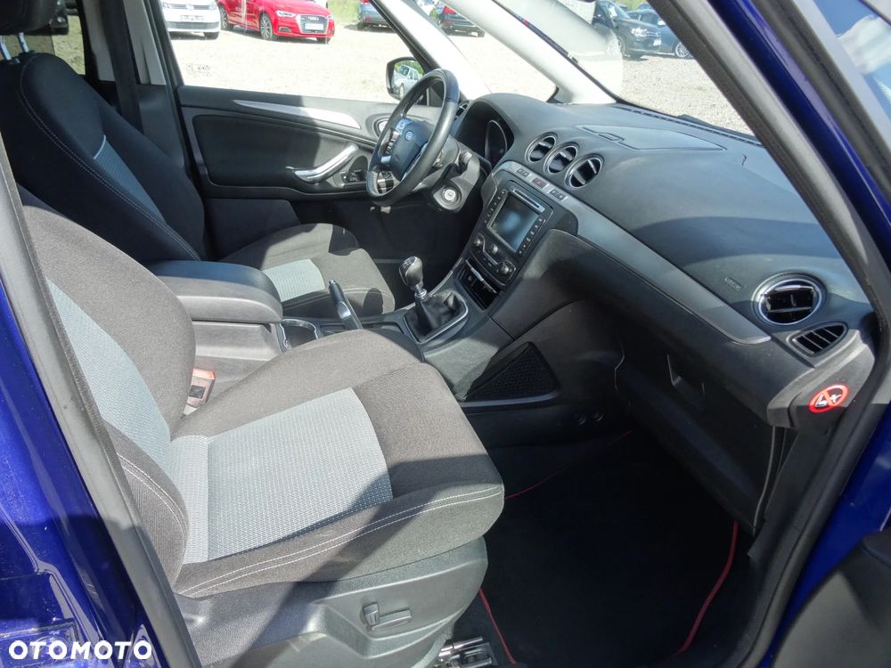 Ford S-Max - 17