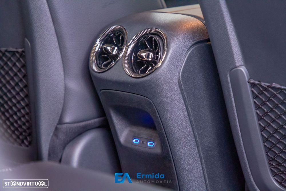 Mercedes-Benz CLA 350 - 40