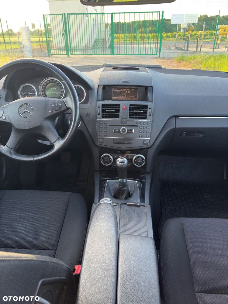 Mercedes-Benz Klasa C 220 CDI BlueEff Avantgarde - 36
