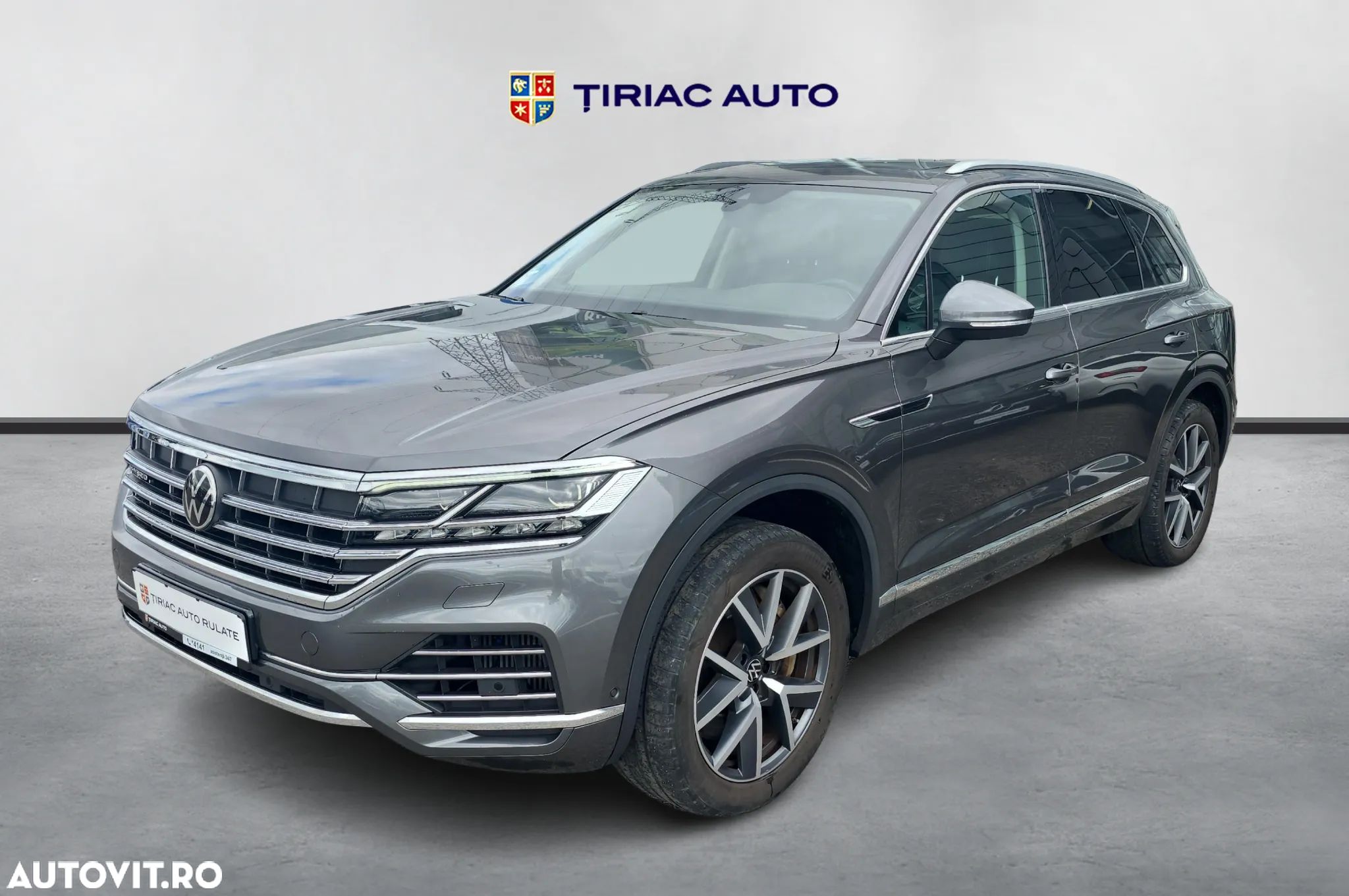 Volkswagen Touareg - 1