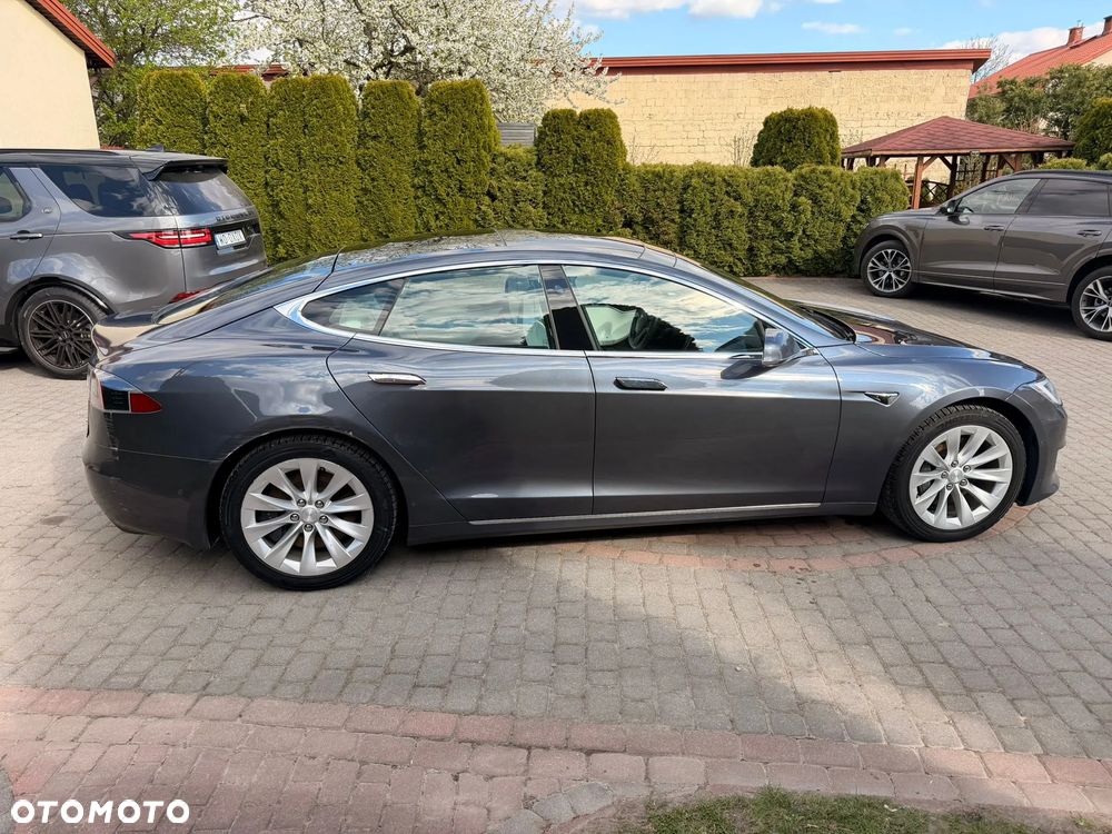 Tesla Model S - 15