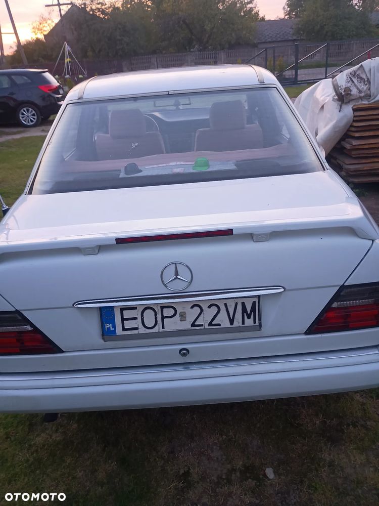 Mercedes-Benz W124 1992 photo 4