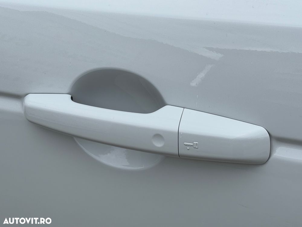 Land Rover Discovery Sport 2.0 D200 MHEV Dynamic HSE - 15