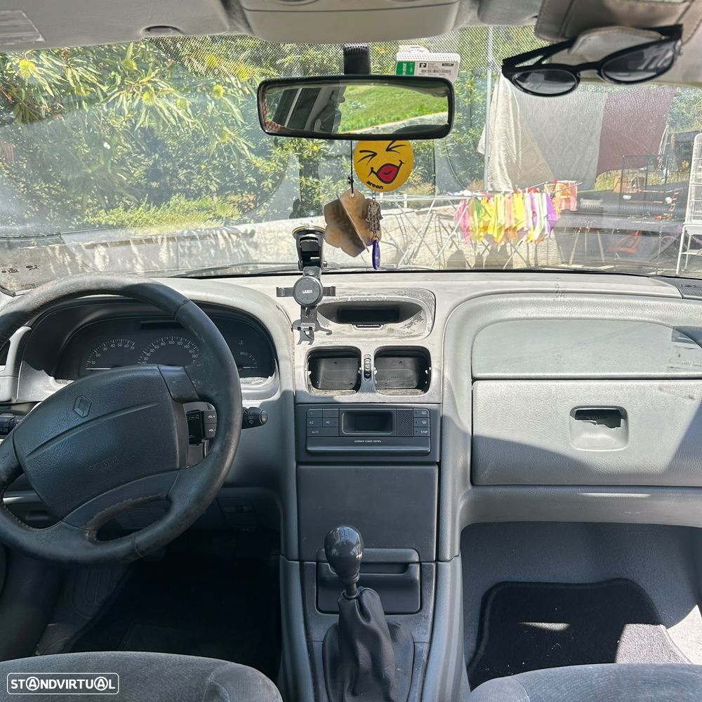 Renault Laguna - 4