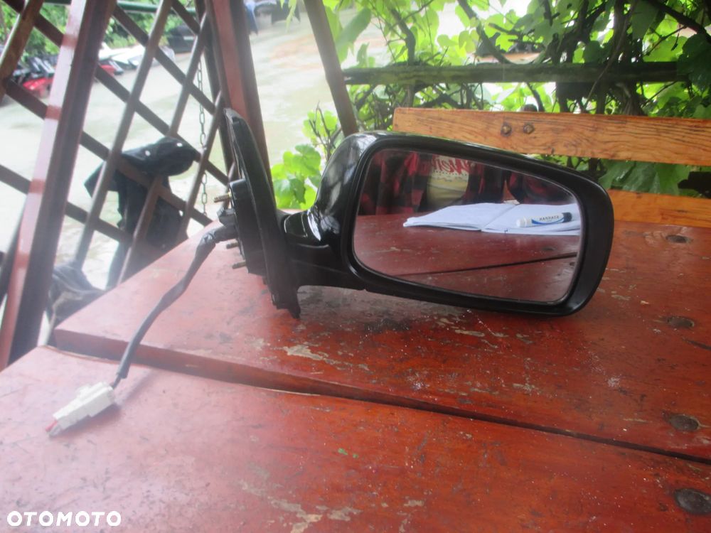 Lusterko  prawe Corolla E12 1C0 5 pin Europa E4012227 - 2