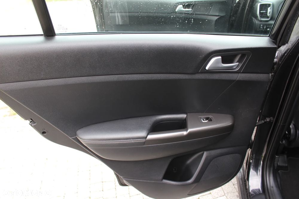 Kia Sportage 1.7 CRDI 2WD ISG Dream-Team Edition - 18