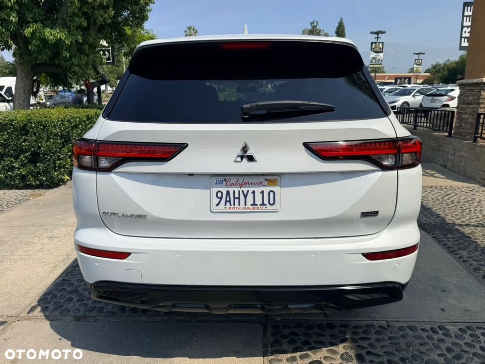 Mitsubishi Outlander - 4
