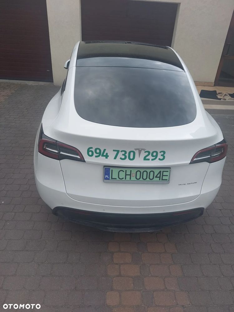 Tesla Model Y - 4