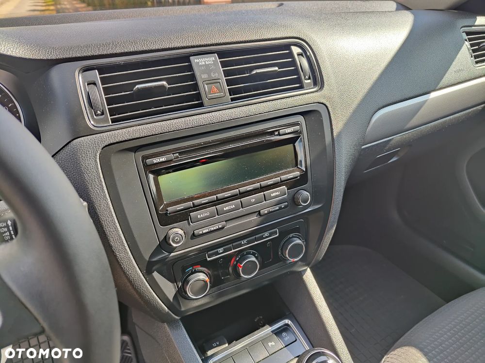 Volkswagen Jetta 2.0 TDI DPF BMT Trendline - 18