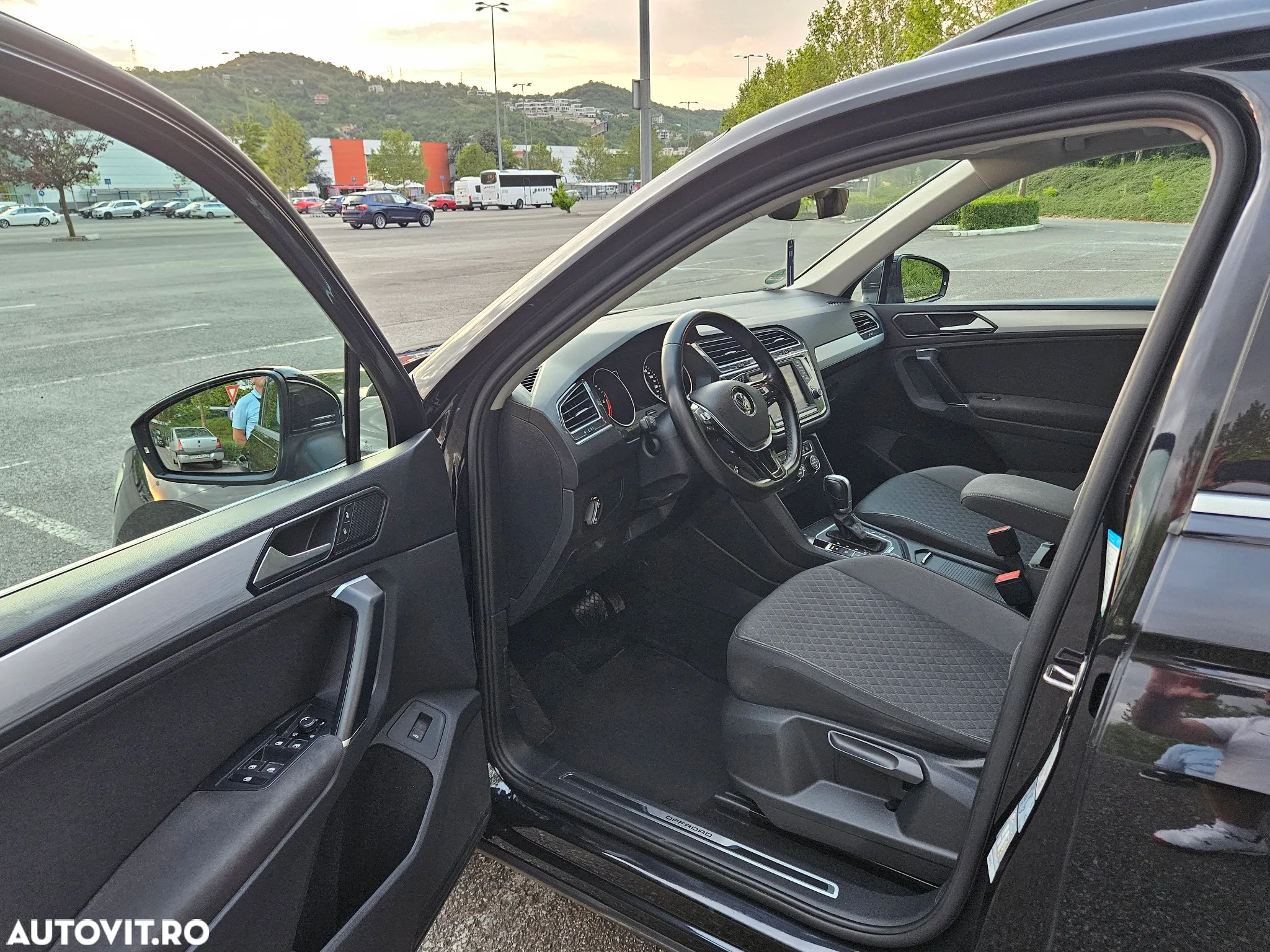 Volkswagen Tiguan 2.0 TDI SCR 4MOTION DSG Elegance - 5
