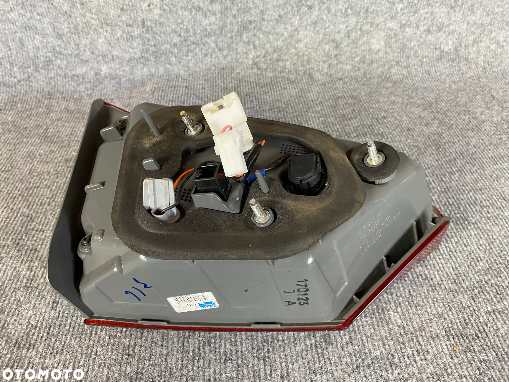 LAMPY TYLNE TYŁ L+P NA KLAPE - HYUNDAI I40 I KOMBI LIFT 14-18 - 24