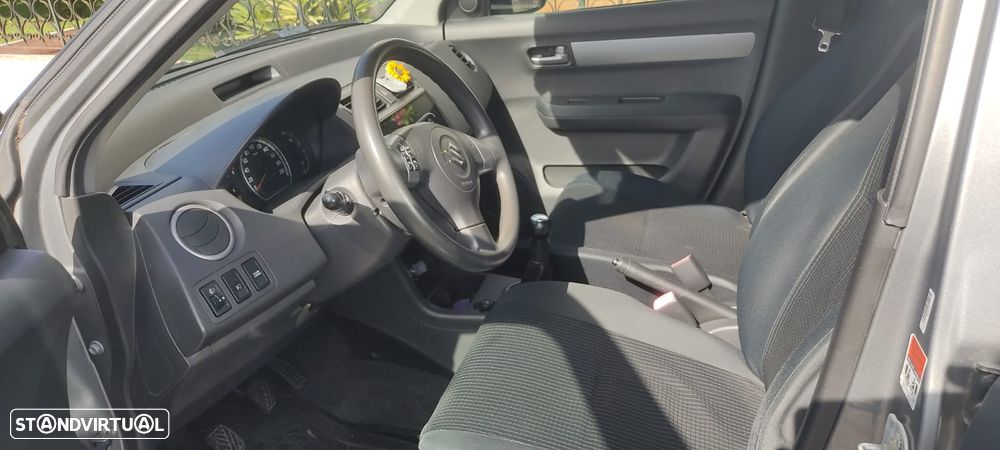 Suzuki Swift 1.3 16V GA - 6