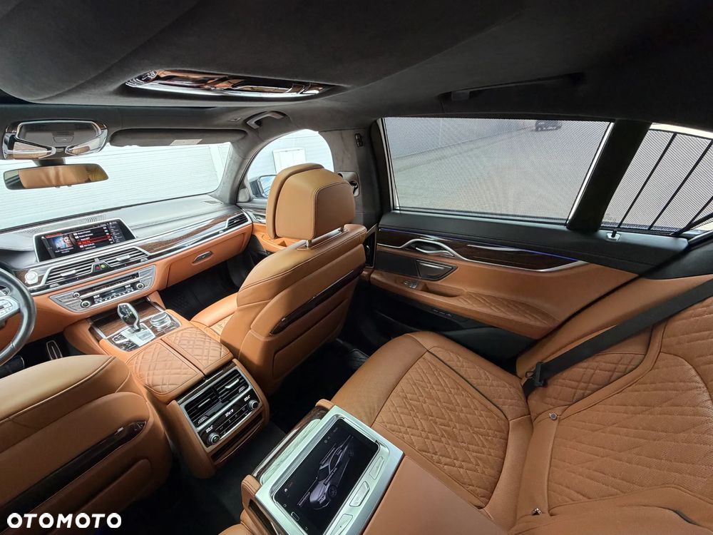 BMW Seria 7 750i xDrive sport - 24