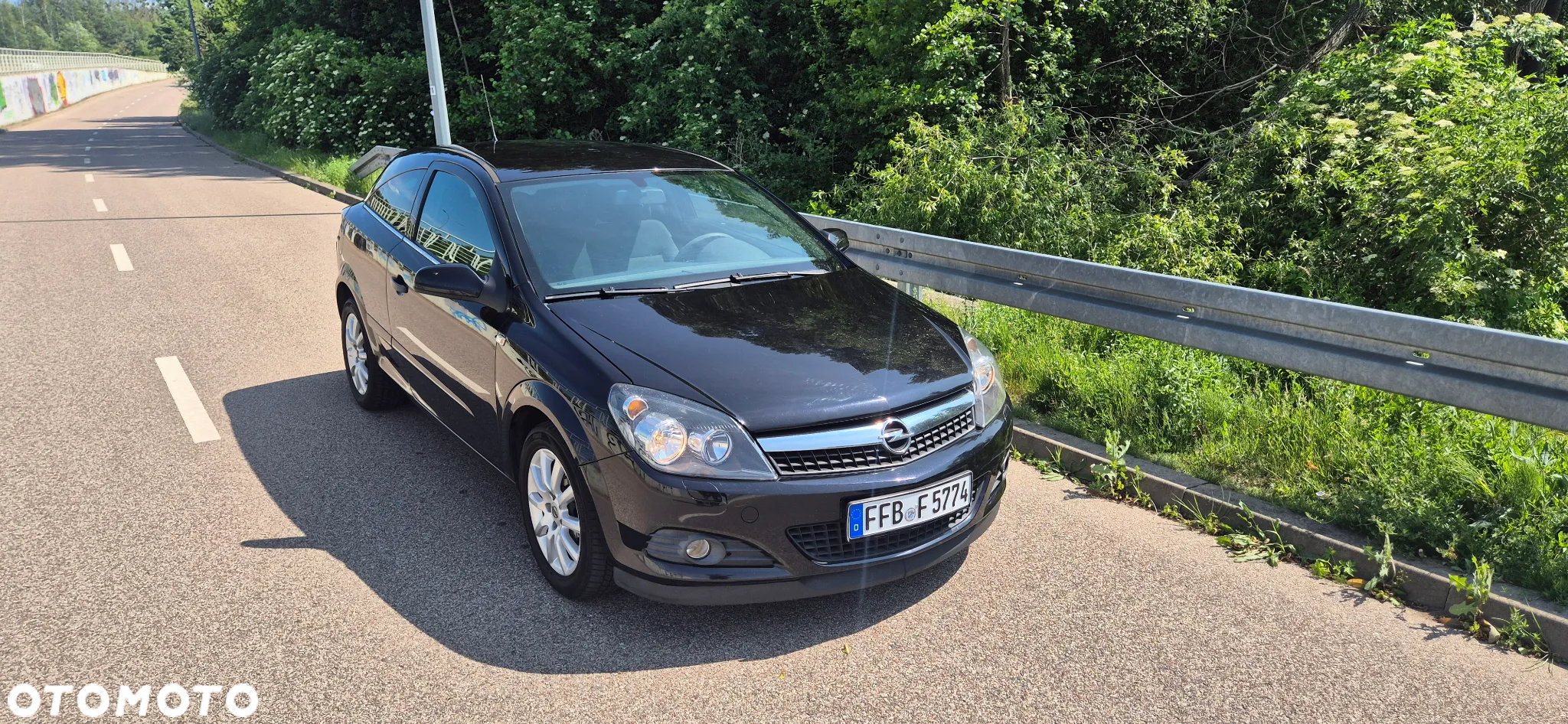 Opel Astra GTC 1.6 - 13